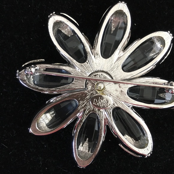 Joan Rivers Austrian Crystal Brooch - Picture 3 of 3